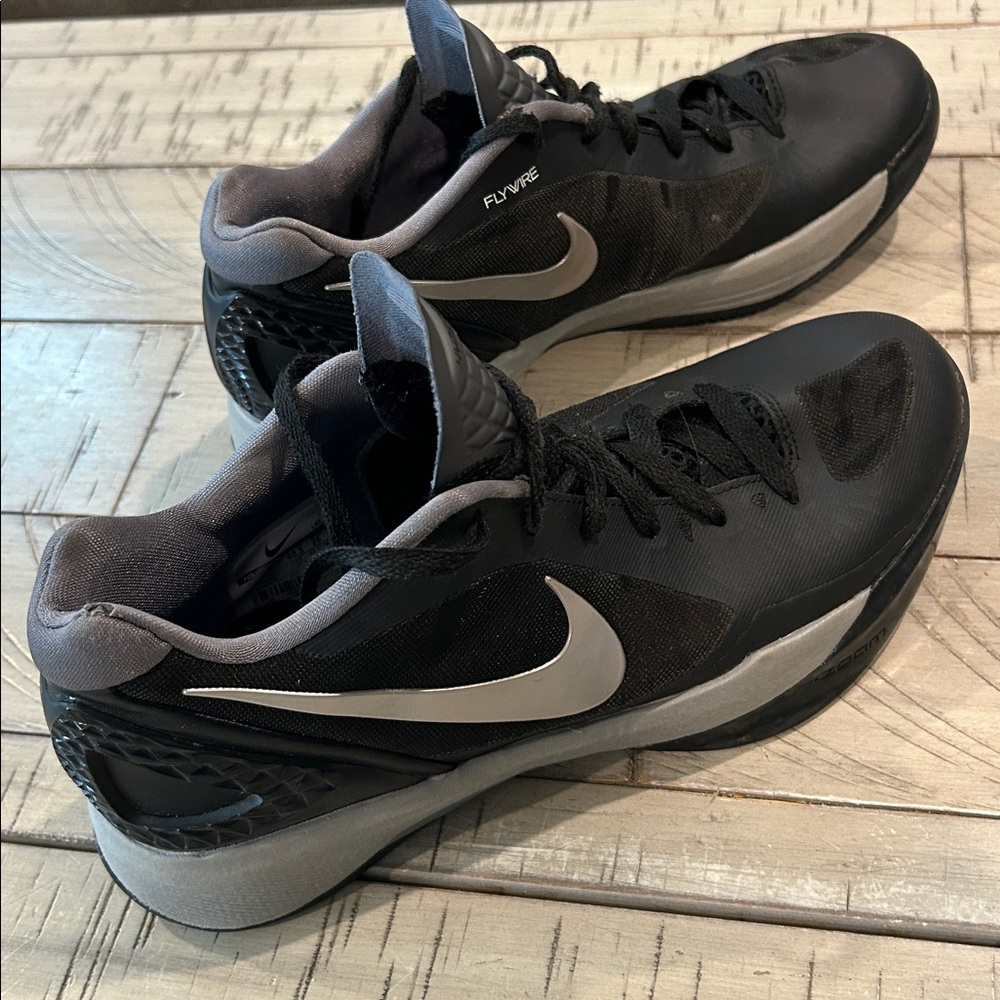 Nike Court Sneakers Zoom Flywire Hyperspike Volleyball Shoes Black/Silver Size 9